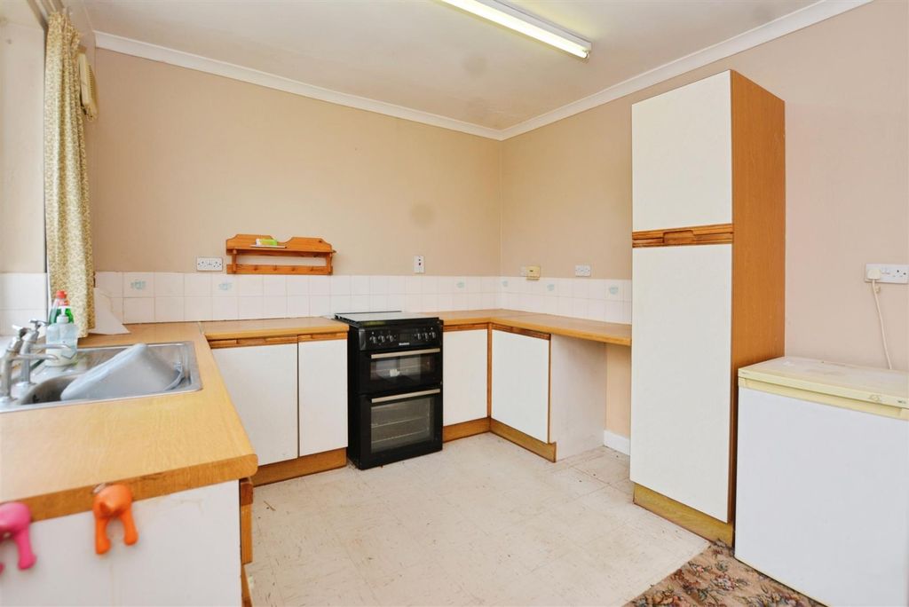 Property photo 2 of 17 Kitchen
