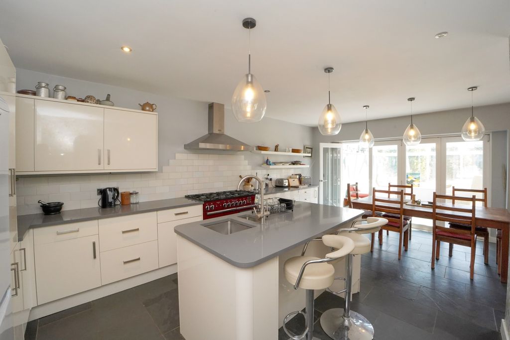 Property photo 3 of 16 Kitchen/Dining Room