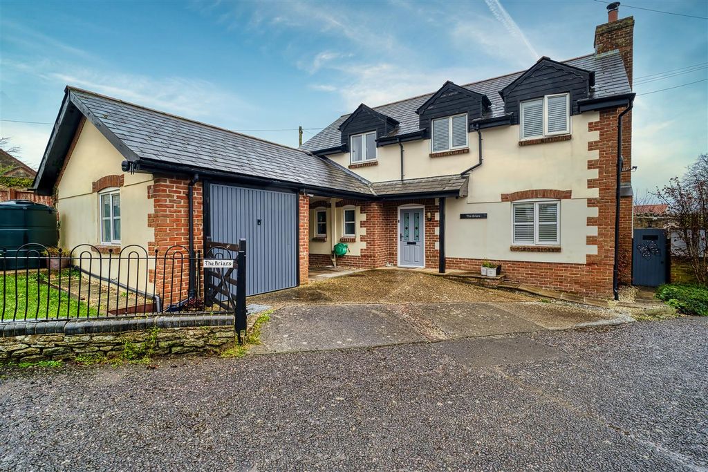 Property photo 1 of 11 Front