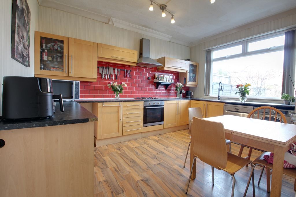 Property photo 2 of 16 Kitchen Diner