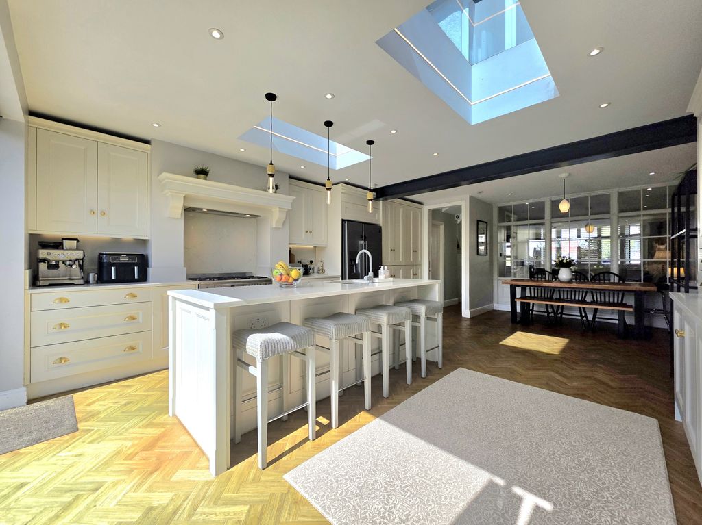 Property photo 2 of 25