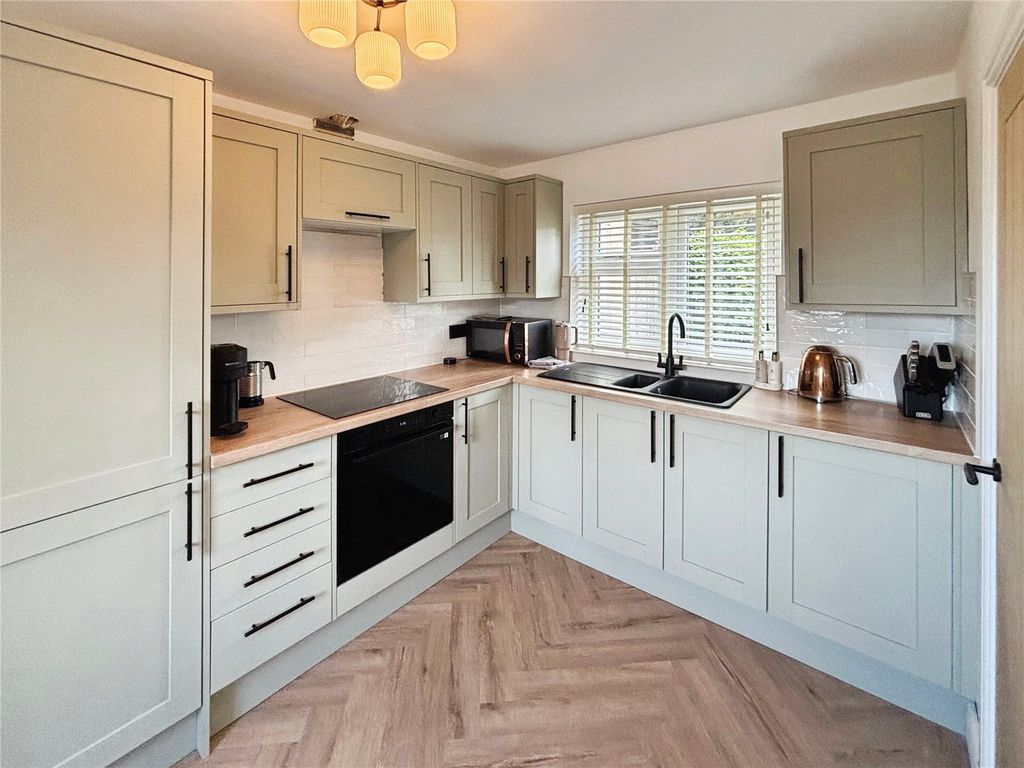 Property photo 2 of 18 Kitchen