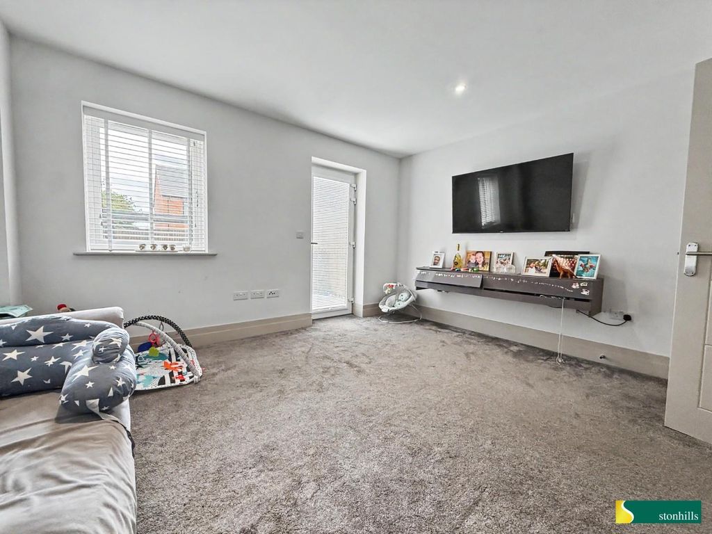 Property photo 3 of 13 8.Jpg