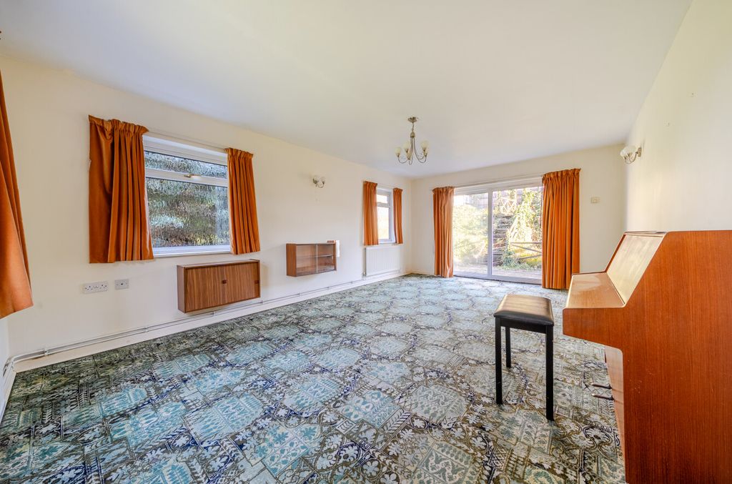 Property photo 2 of 30 1382141-9-691Eef31A910d