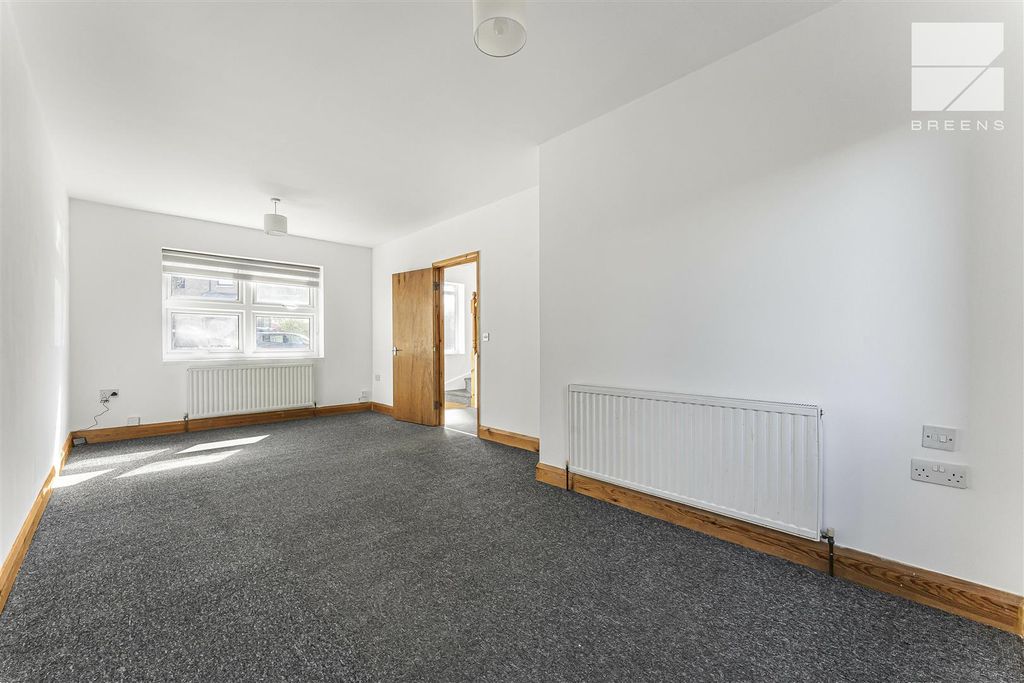 Additional image 4 of 3 bed property for saleCastle Avenue, Highams Park E4
