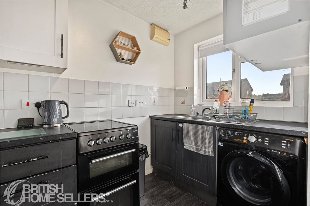 Property photo 2 of 15 Picture No. 17