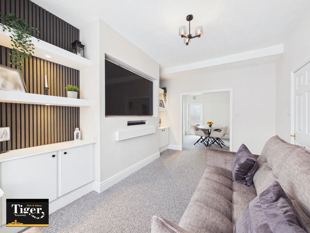 Property photo 3 of 19 Cam03440G0-Pr0574-Still014