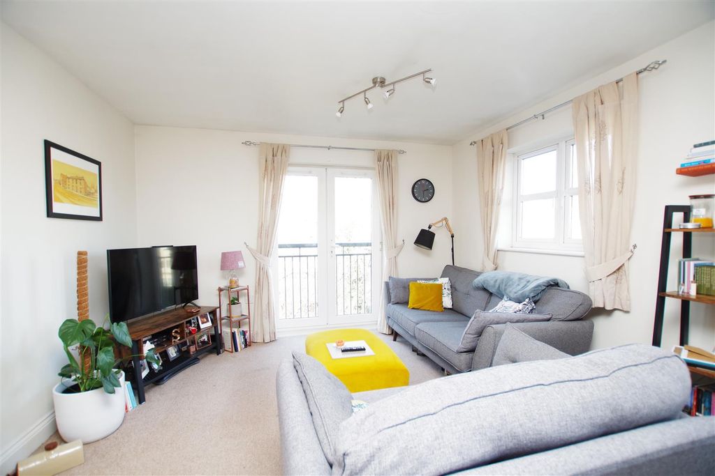 Property photo 3 of 8