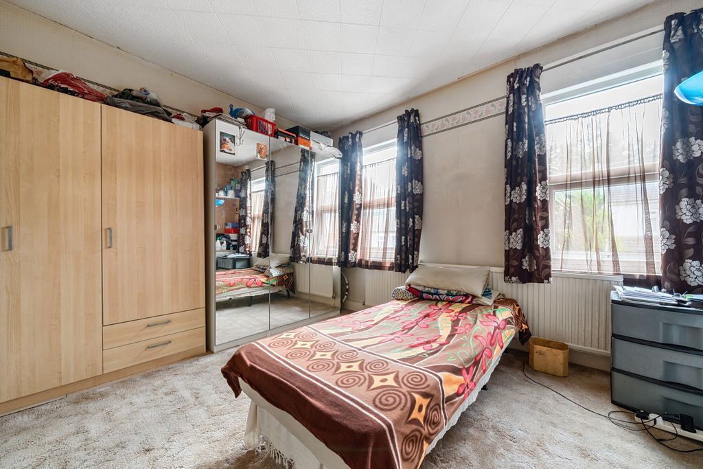 Property photo 3 of 15 Bedroom