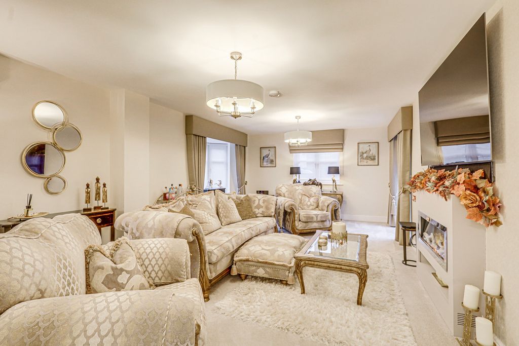 Property photo 3 of 31