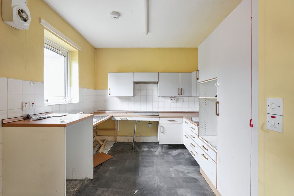 Property photo 3 of 14 4 Lambeth Close, Blackburn, Lancashire Bb1 1Lb