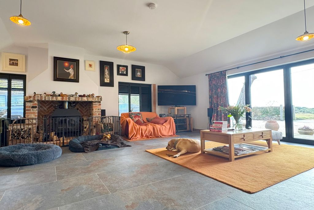 Property photo 2 of 13 Hg Sitting Room