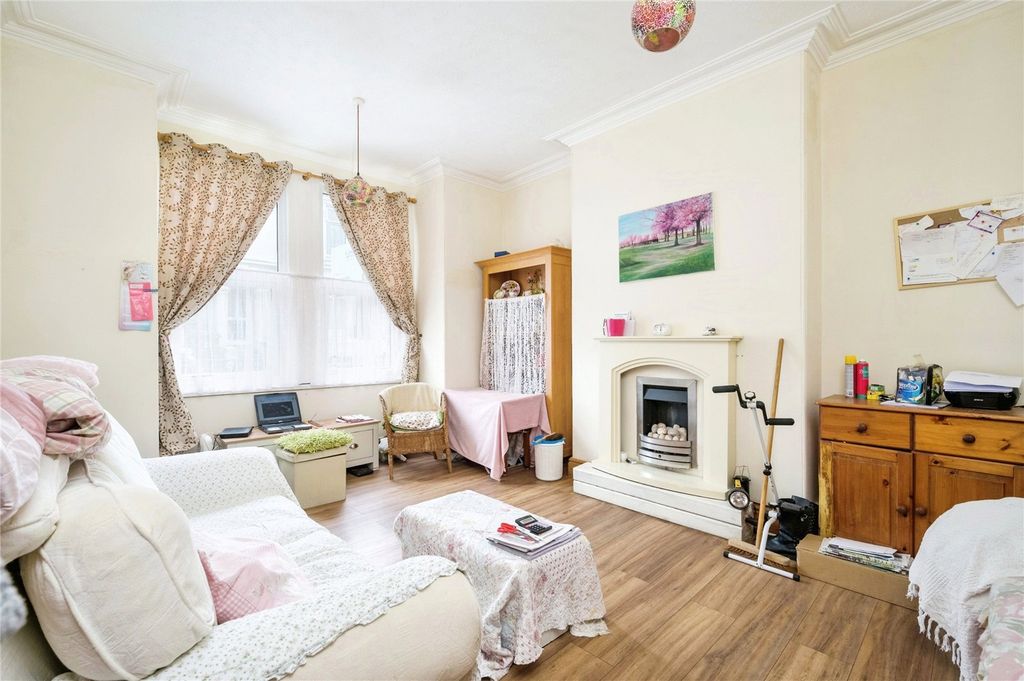 Property photo 3 of 17 Picture No. 12