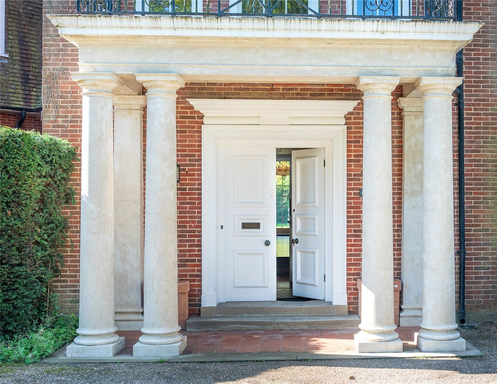 Property photo 3 of 31 Entrance