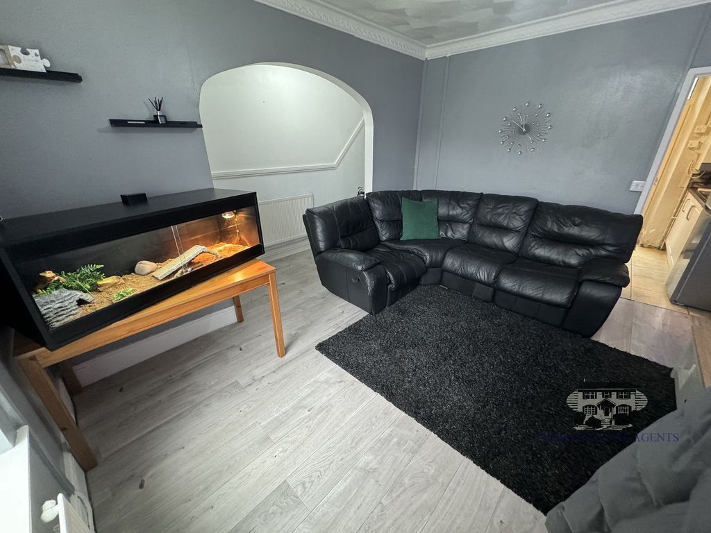 Property photo 2 of 13 Lounge
