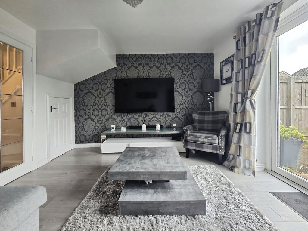 Property photo 2 of 9 61431576-3c196891-58B4-44Bf-A524-d67c690c1130