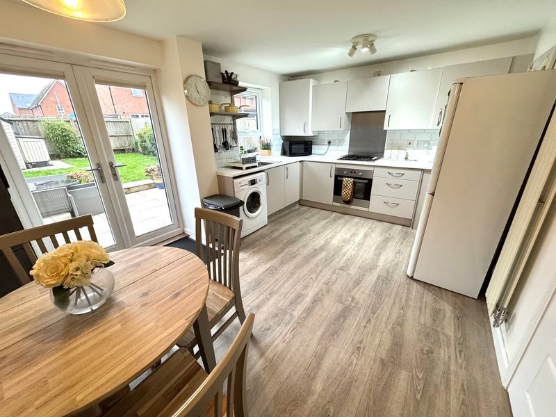 Property photo 3 of 12 Photo 4