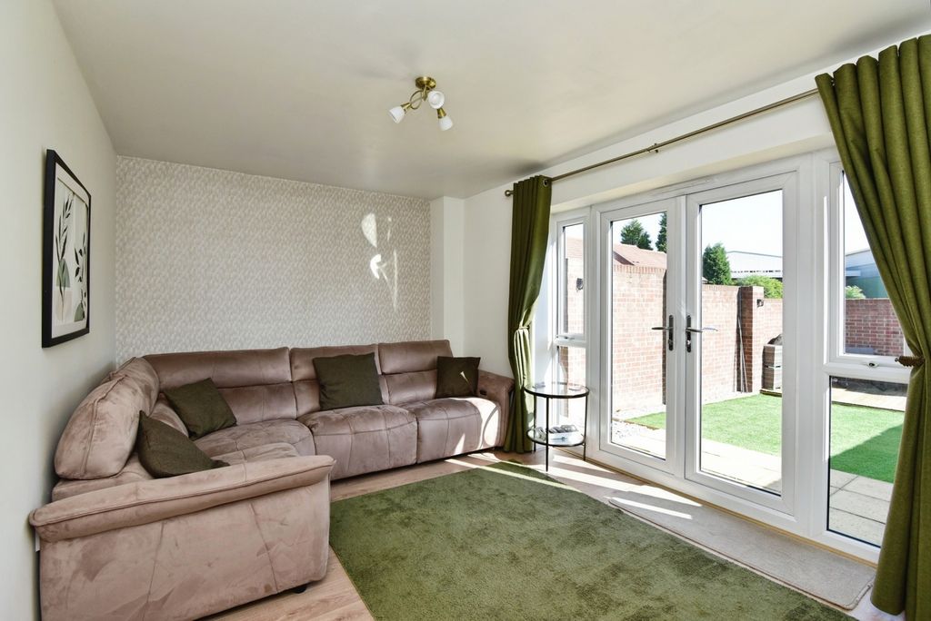 Property photo 3 of 21 Pbox-Img.Jpg