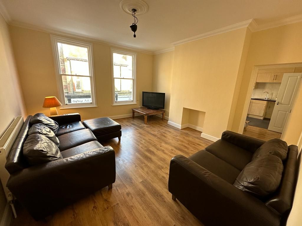 Property photo 3 of 9 Lounge