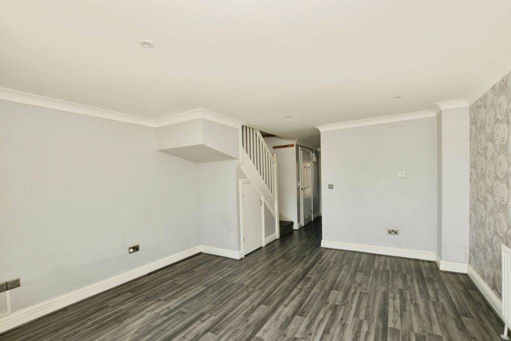 Property photo 3 of 15 Photo
