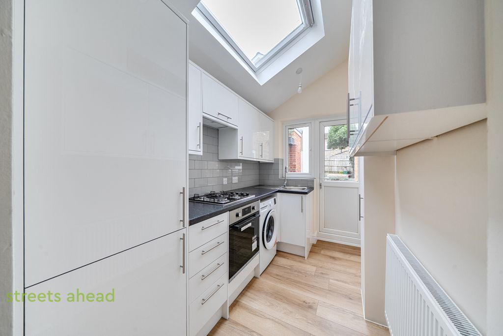 Property photo 2 of 15 5ee27595-9A2c-4Fb...