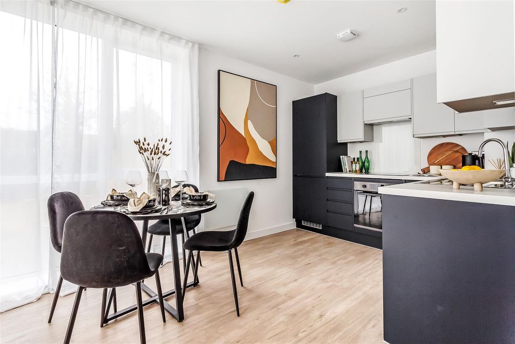 Property photo 1 of 10 Thornetts House, Leatherhead