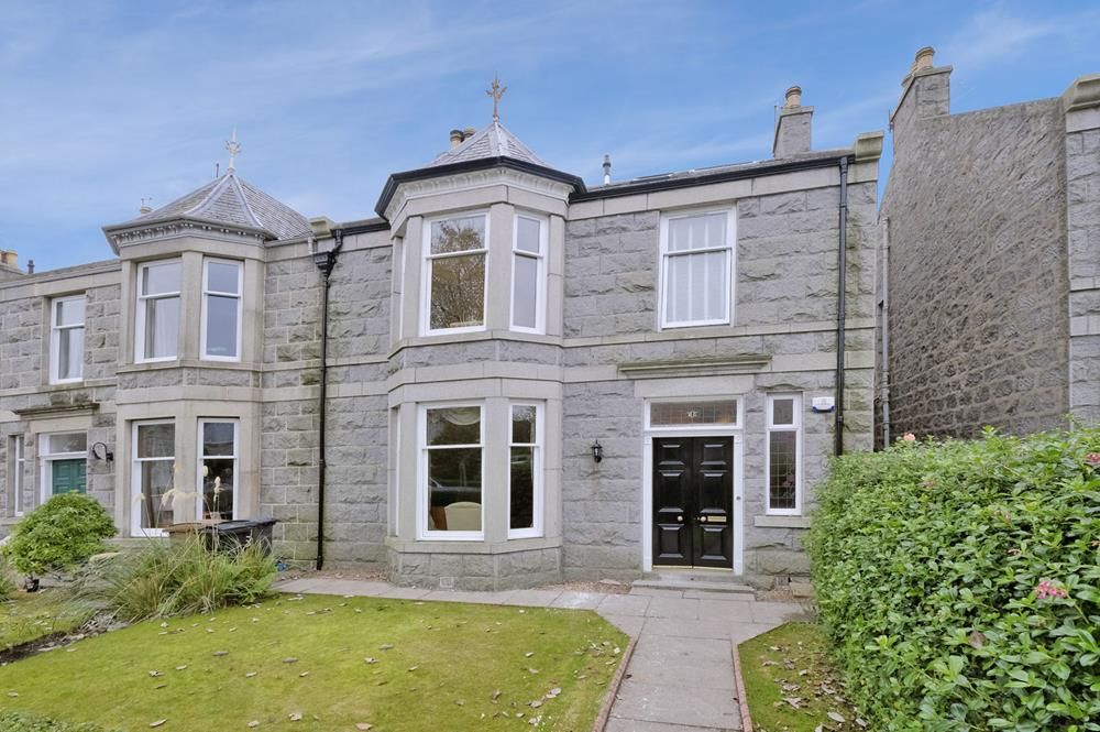 5 bed terraced house to rentHamilton Place, Aberdeen AB15
