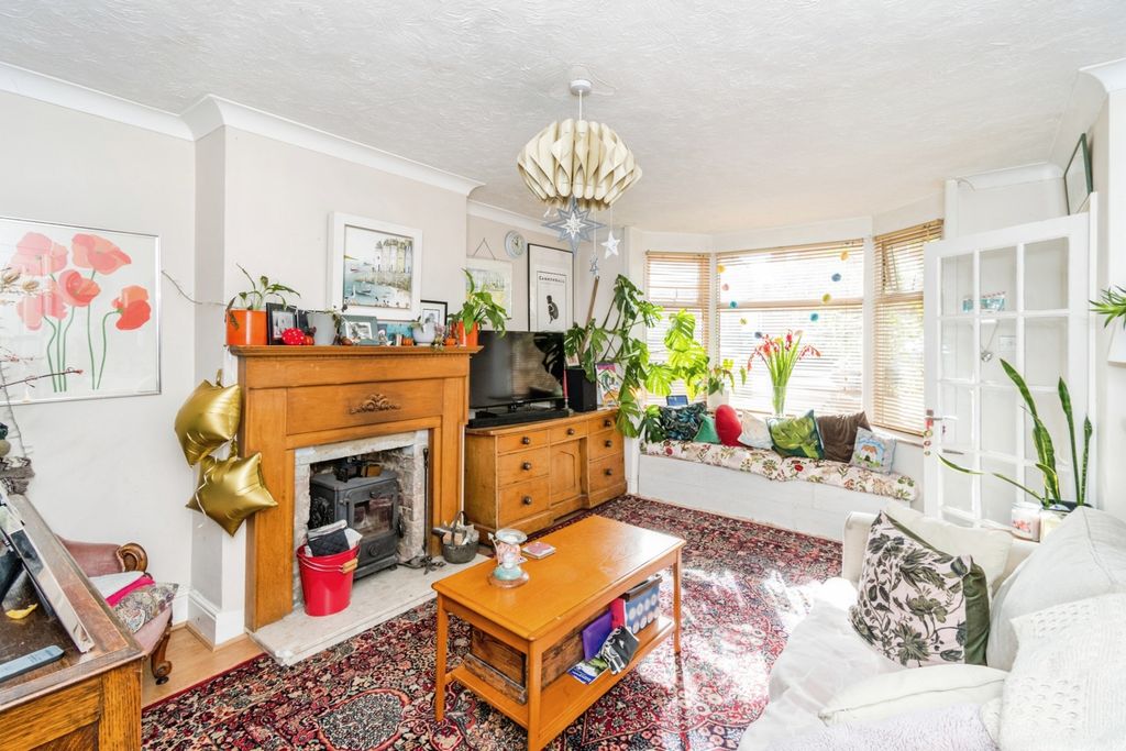 Property photo 3 of 17 Photo