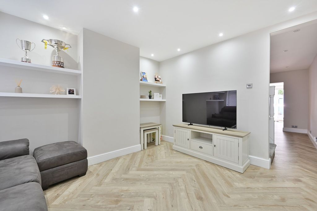 Property photo 2 of 17