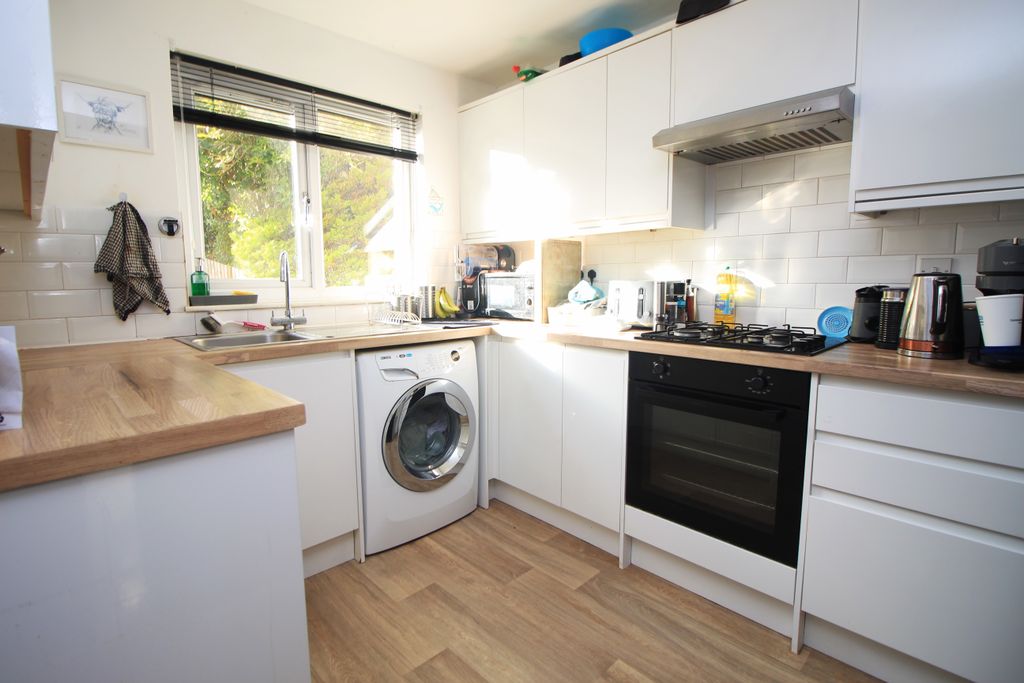 Property photo 3 of 15 Kitchen