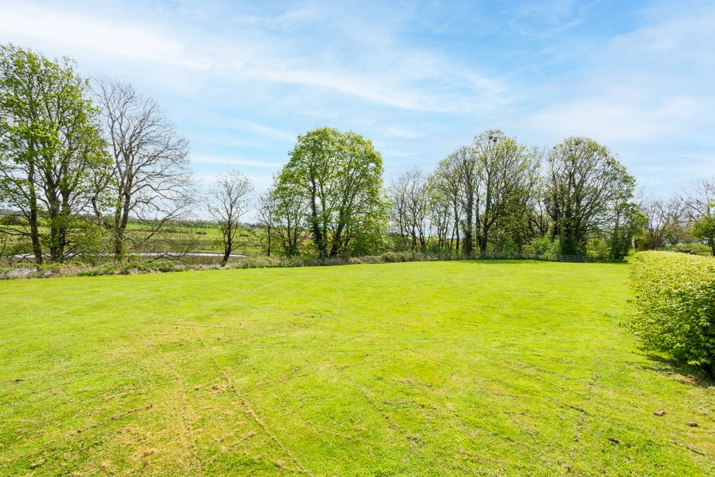 Property photo 3 of 10 Plot