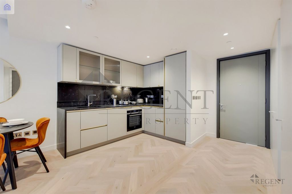 Property photo 3 of 8 Kitchen