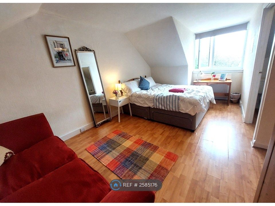 Property photo 1 of 13 Ensuite Penthouse Room - £695/Mo