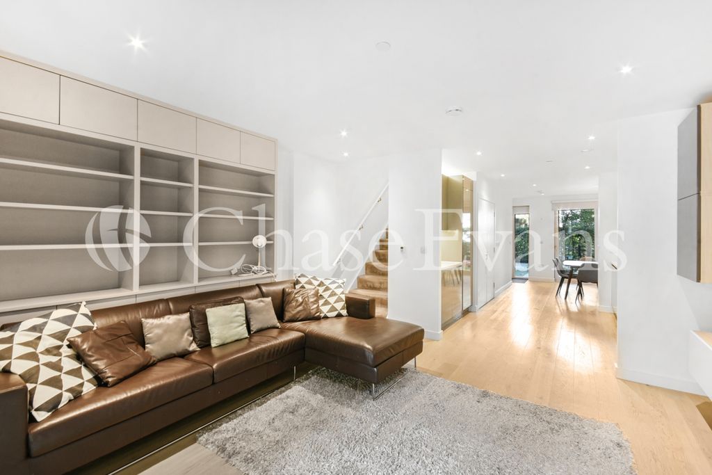 Property photo 3 of 14 Victory Place, East