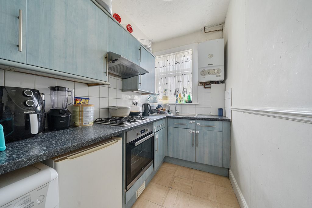 Property photo 3 of 9 Kitchen