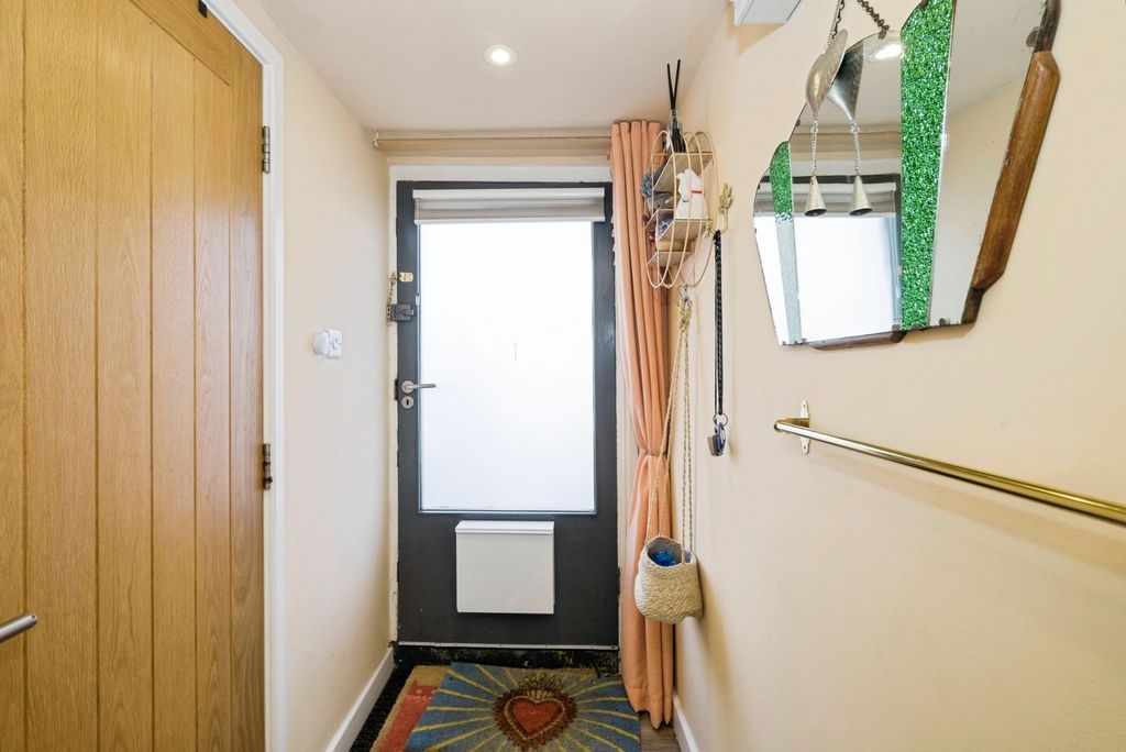 Property photo 3 of 12 Hall