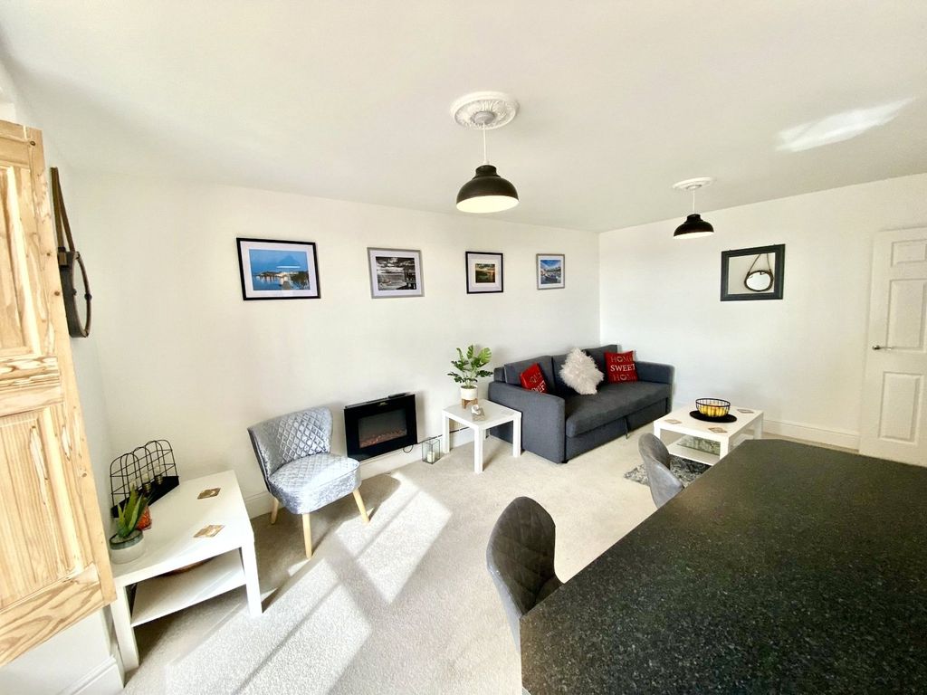 Property photo 2 of 12 Picture No. 24