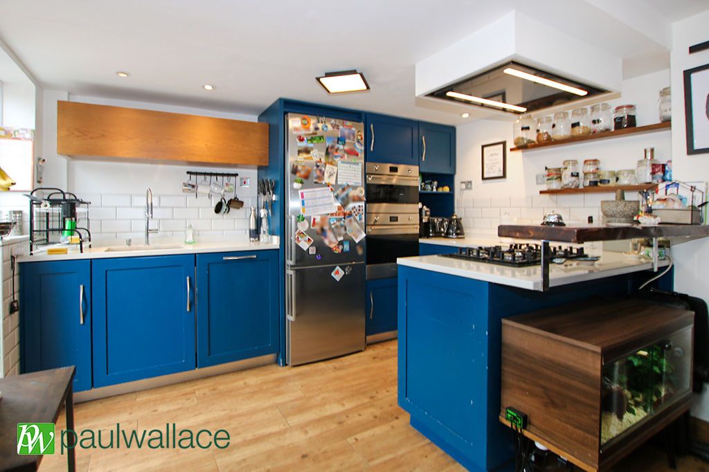 Property photo 3 of 12 Kitchen