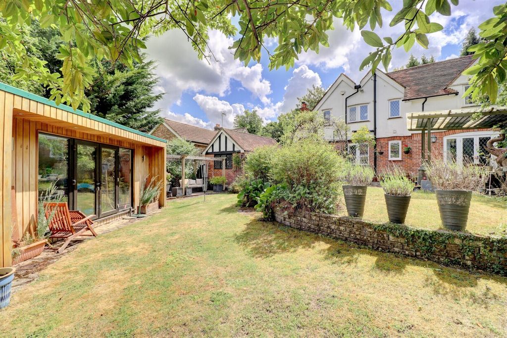 Property photo 2 of 21 Picture No. 23