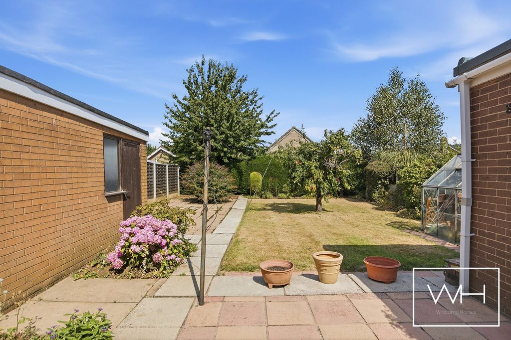 Property photo 2 of 20 127 Pipering Lane, Bentley, Doncaster 20