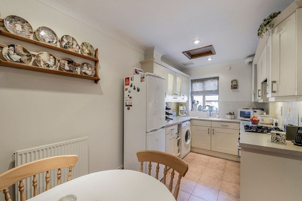 Property photo 3 of 12 Photo 4