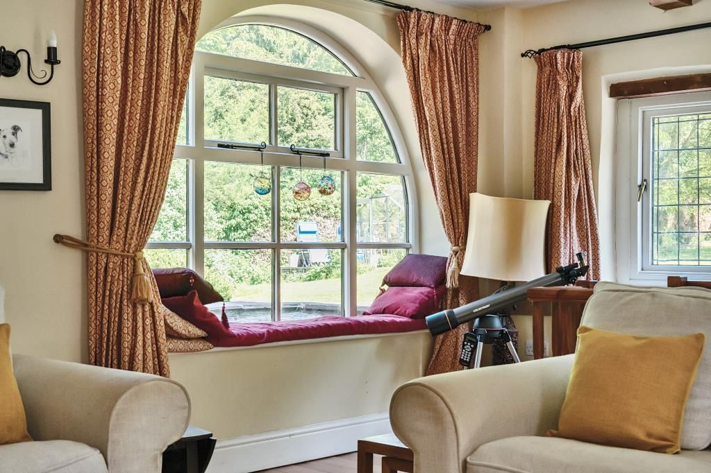 Property photo 3 of 19 Sitting Room