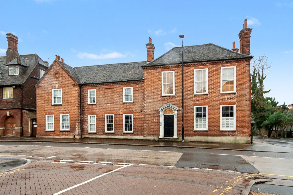 Property photo 2 of 8 External