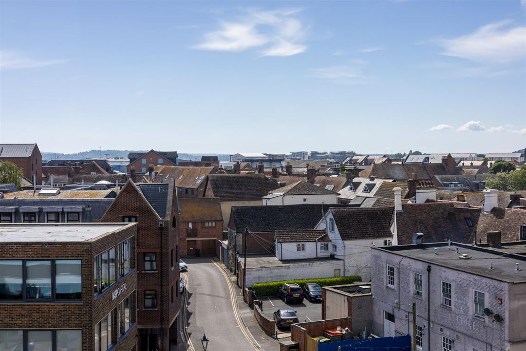 Property photo 2 of 23 402Orchardplaza-3Print.Jpg