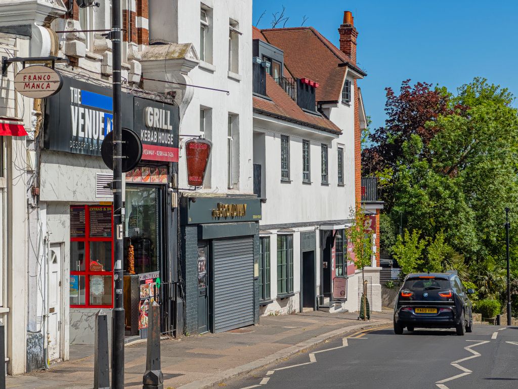 Property photo 2 of 19 Muswell Hill Broadway 272-004