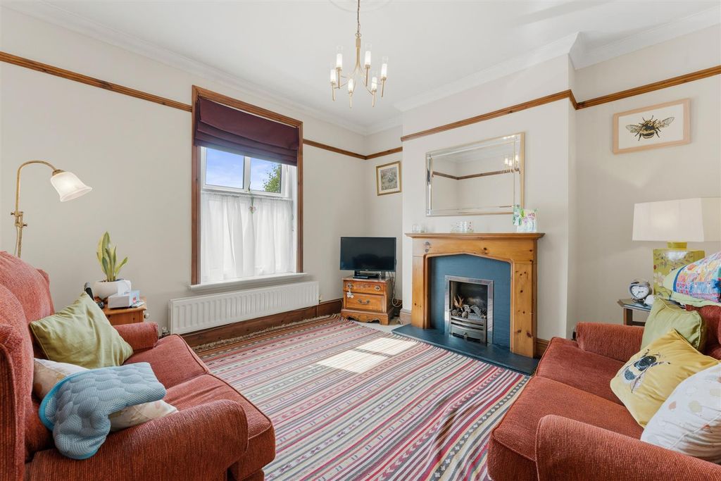 Property photo 3 of 28