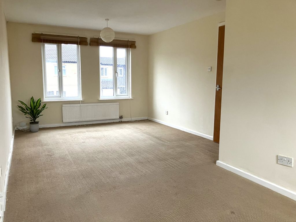Property photo 1 of 9 Living Room