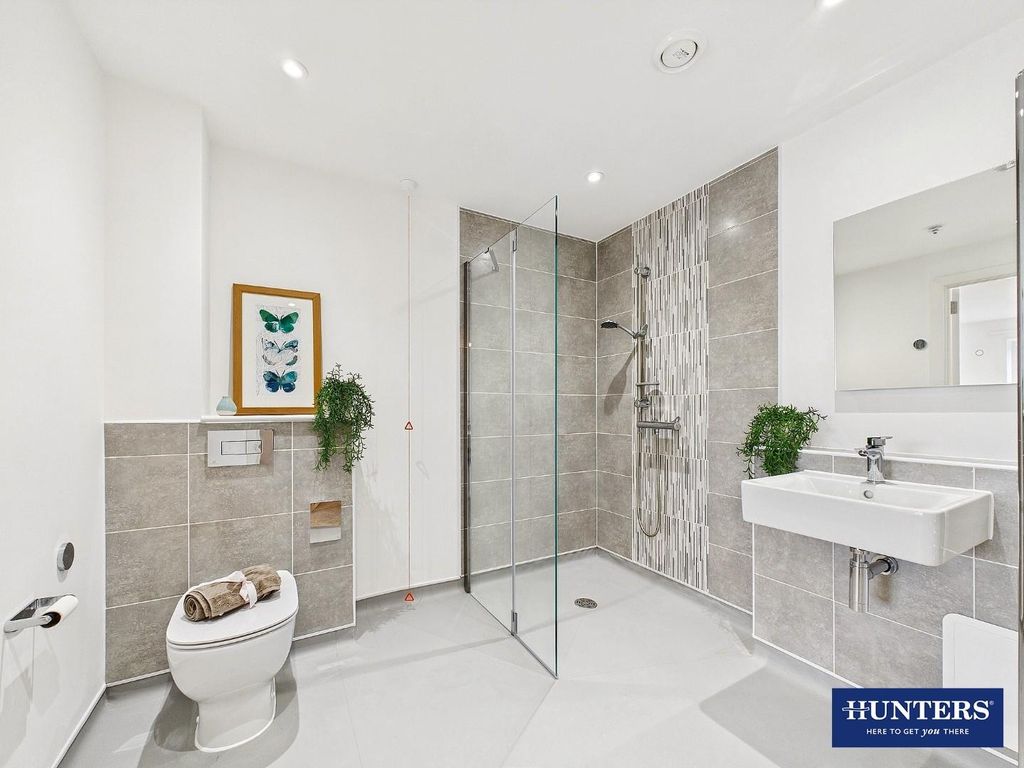 Property photo 3 of 13 Bathroom