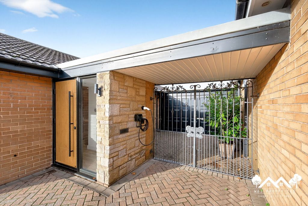 Property photo 2 of 35