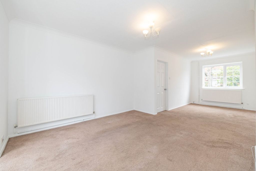 Property photo 3 of 12 Picture 3